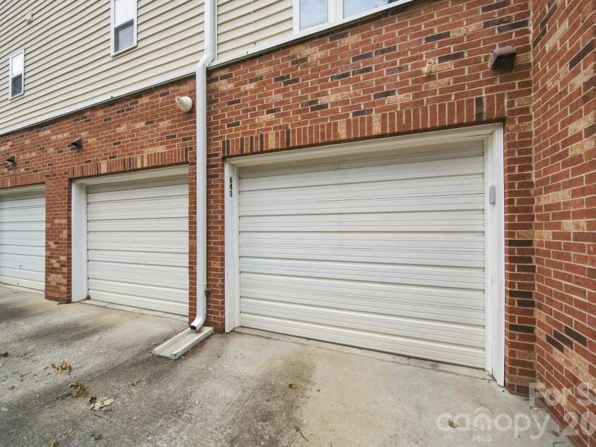 643 Raphael Place, Charlotte, NC 28205.  MLS# CAR4406320, YatesRealty ID 39771. 