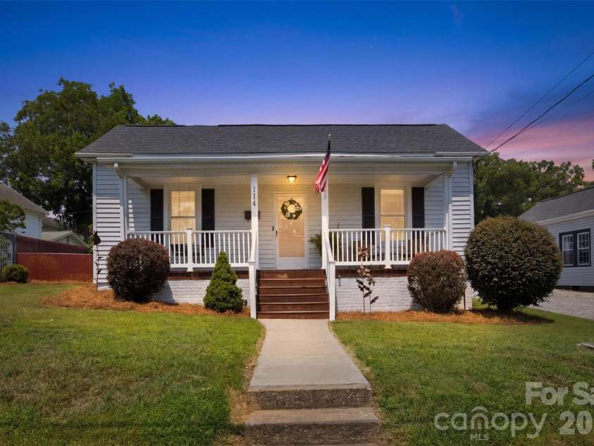114 York Avenue, Kannapolis, NC 28083.  MLS# CAR4406285, YatesRealty ID 39772. 