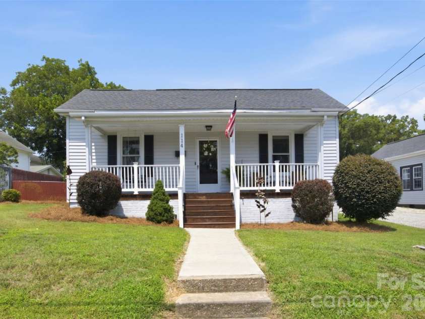 114 York Avenue, Kannapolis, NC 28083.  MLS# CAR4406285, YatesRealty ID 39772. 