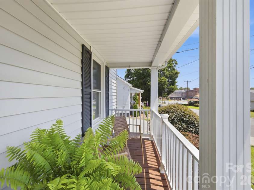 114 York Avenue, Kannapolis, NC 28083.  MLS# CAR4406285, YatesRealty ID 39772. 
