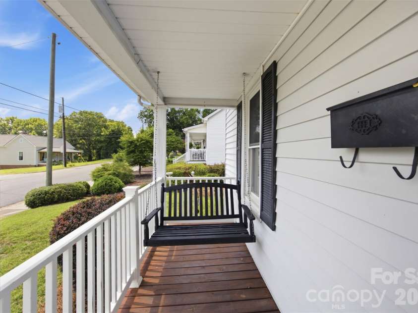 114 York Avenue, Kannapolis, NC 28083.  MLS# CAR4406285, YatesRealty ID 39772. 