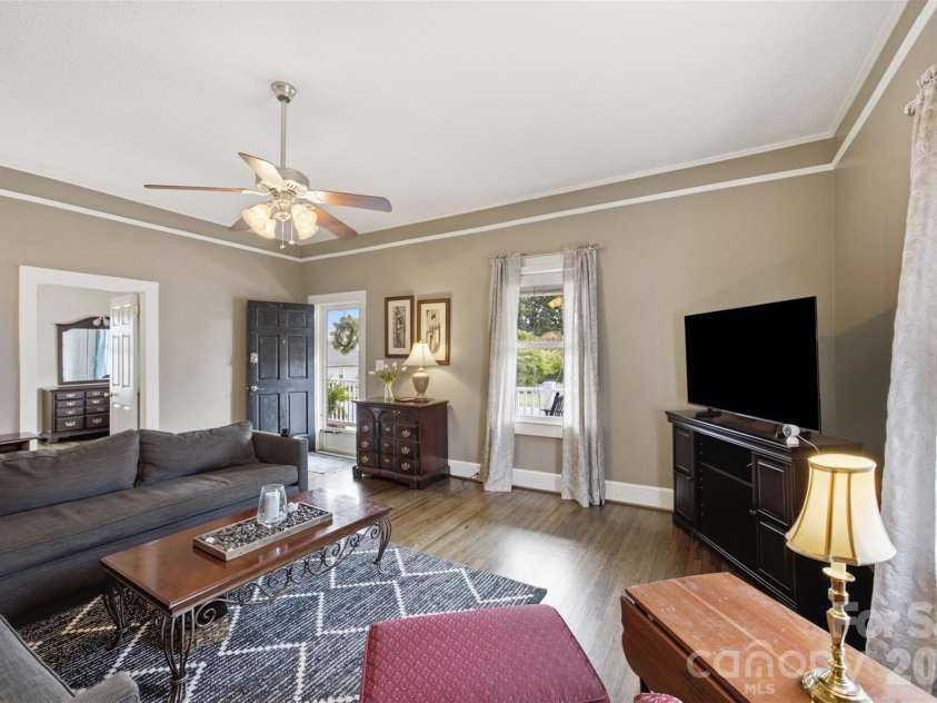 114 York Avenue, Kannapolis, NC 28083.  MLS# CAR4406285, YatesRealty ID 39772. 