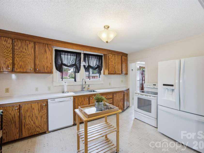 114 York Avenue, Kannapolis, NC 28083.  MLS# CAR4406285, YatesRealty ID 39772. 