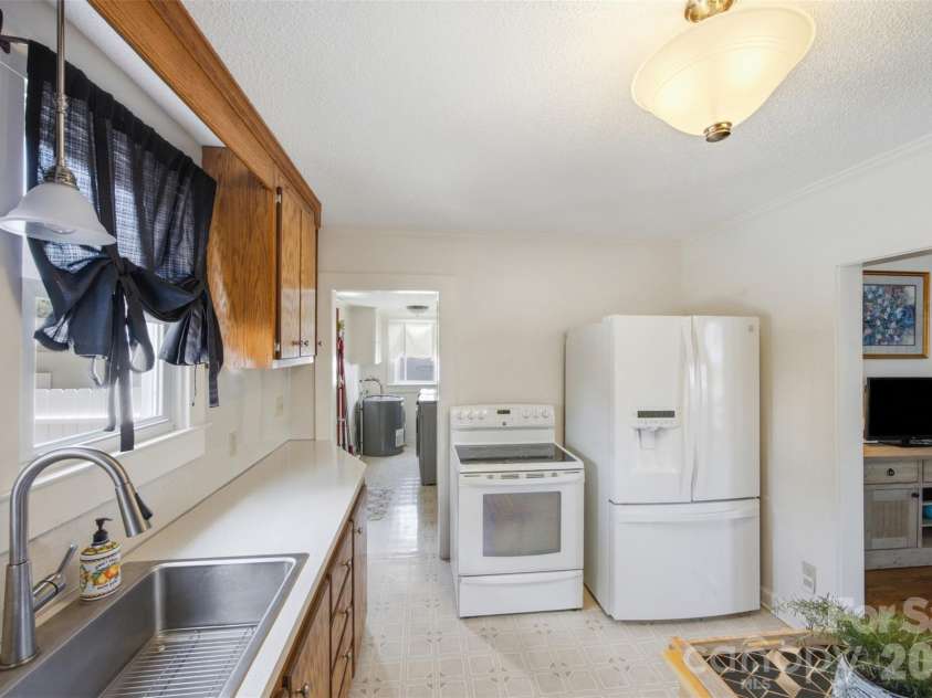 114 York Avenue, Kannapolis, NC 28083.  MLS# CAR4406285, YatesRealty ID 39772. 