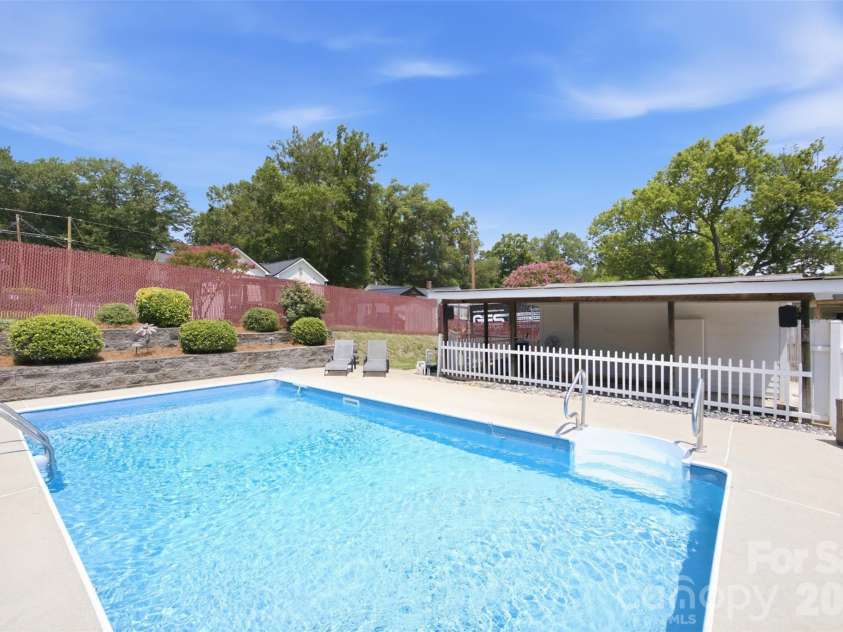 114 York Avenue, Kannapolis, NC 28083.  MLS# CAR4406285, YatesRealty ID 39772. 