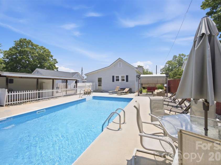 114 York Avenue, Kannapolis, NC 28083.  MLS# CAR4406285, YatesRealty ID 39772. 