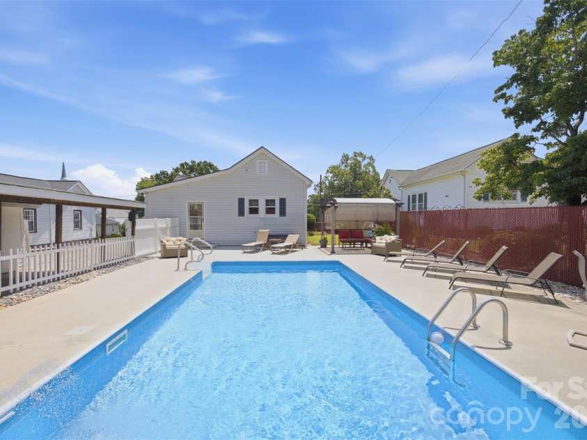 114 York Avenue, Kannapolis, NC 28083.  MLS# CAR4406285, YatesRealty ID 39772. 