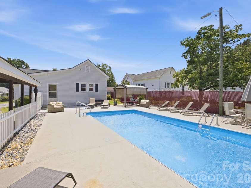 114 York Avenue, Kannapolis, NC 28083.  MLS# CAR4406285, YatesRealty ID 39772. 