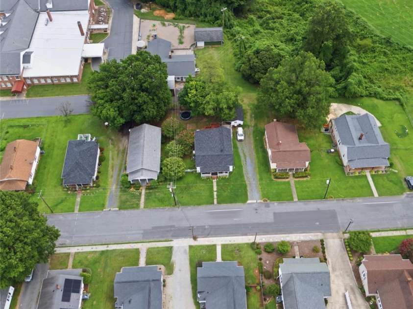 114 York Avenue, Kannapolis, NC 28083.  MLS# CAR4406285, YatesRealty ID 39772. 