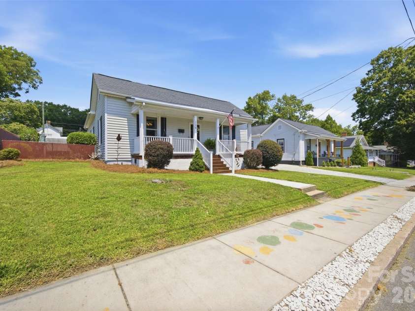 114 York Avenue, Kannapolis, NC 28083.  MLS# CAR4406285, YatesRealty ID 39772. 