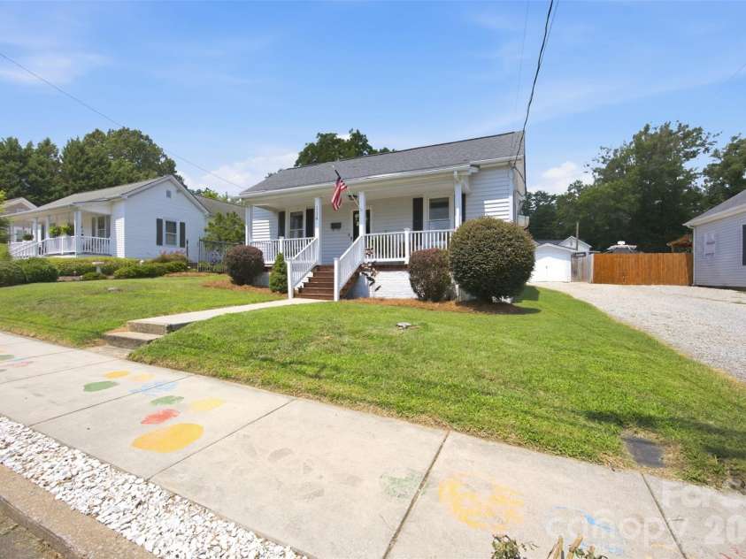 114 York Avenue, Kannapolis, NC 28083.  MLS# CAR4406285, YatesRealty ID 39772. 