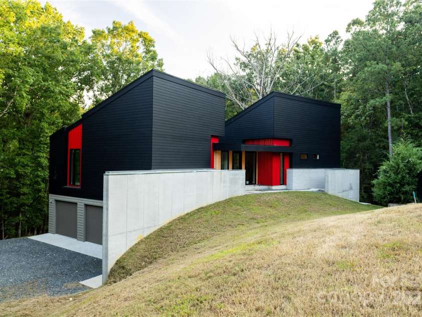 386 Squirrel Lane, Clover, SC 29710.  MLS# CAR4305533, YatesRealty ID 39773. 