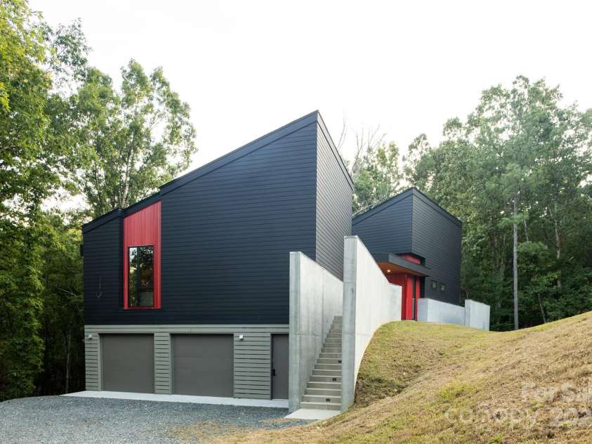 386 Squirrel Lane, Clover, SC 29710.  MLS# CAR4305533, YatesRealty ID 39773. 