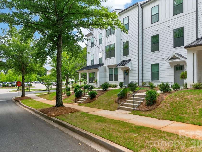 606 District Court, Fort Mill, SC 29708.  MLS# CAR4406167, YatesRealty ID 39777. 