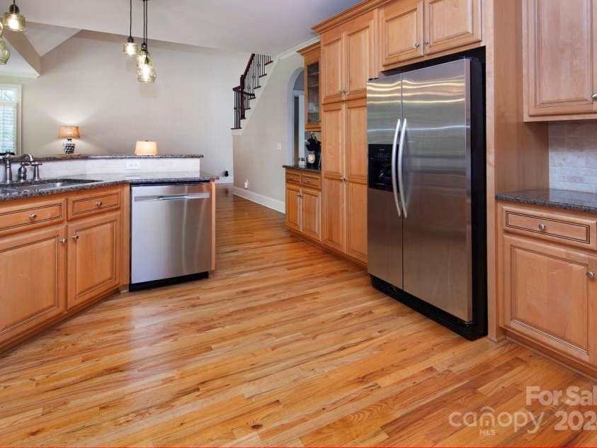 4709 Trey View Court, Mint Hill, NC 28227.  MLS# CAR4173427, YatesRealty ID 3978. HW flrrs continue into kitchen-Custom Cabs-pantry-coffee/computer bar w/glass cabinet doors above