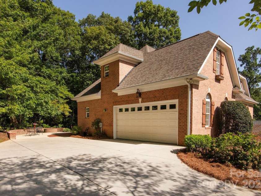 4709 Trey View Court, Mint Hill, NC 28227.  MLS# CAR4173427, YatesRealty ID 3978. Multiple parking on this huge parking pad - notice brick circular wall and round firepit on paito