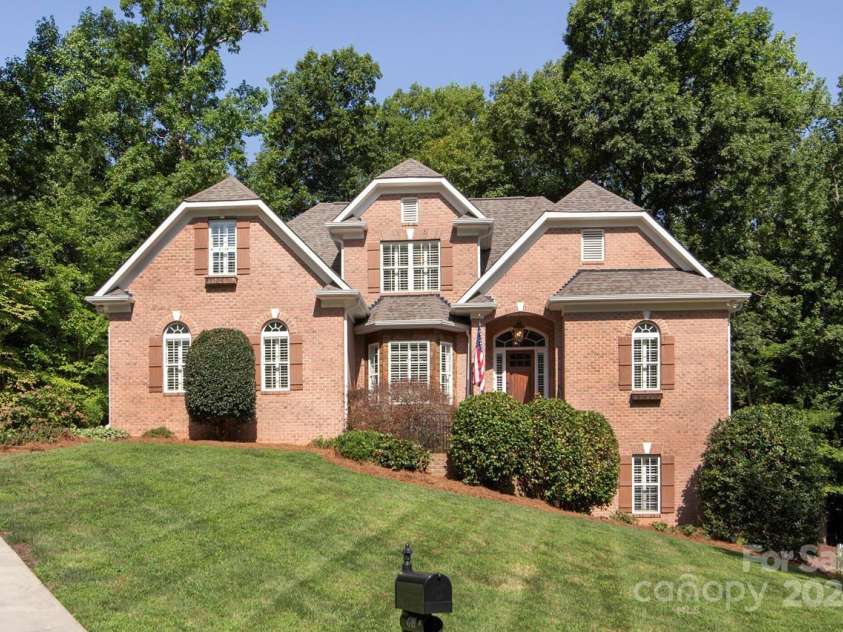 4709 Trey View Court, Mint Hill, NC 28227.  MLS# CAR4173427, YatesRealty ID 3978. NEW ROOF 2021, Sep HVAC ea flr! Treed common area borders rear & across cul de sac-very private!