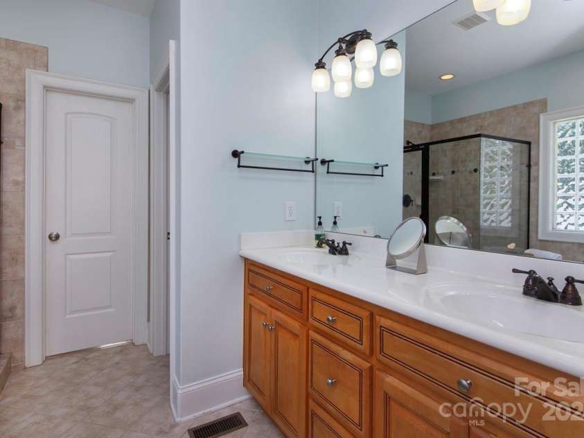 4709 Trey View Court, Mint Hill, NC 28227.  MLS# CAR4173427, YatesRealty ID 3978. Primary bath-dbl vanities, separate water closet & walk-in closet