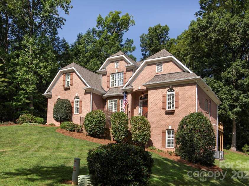 4709 Trey View Court, Mint Hill, NC 28227.  MLS# CAR4173427, YatesRealty ID 3978. Primary suite main (4BR,Bonus,3.5BA)