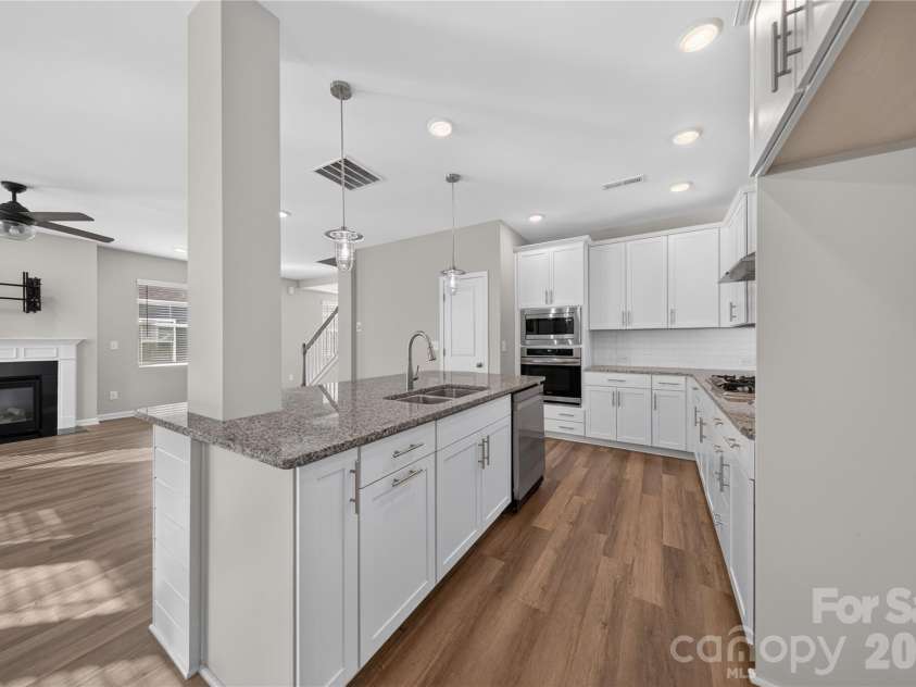 1879 Felts Parkway, Fort Mill, SC 29715.  MLS# CAR4406019, YatesRealty ID 39781. Granite Counters & Tile Backsplash