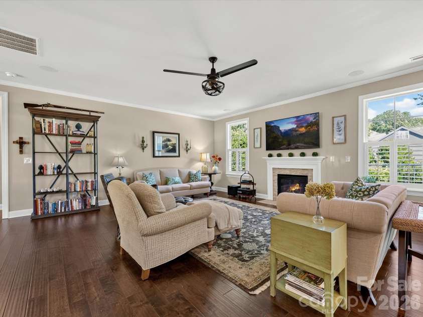 804 Sardis Lane, Charlotte, NC 28270.  MLS# CAR4405846, YatesRealty ID 39783. 