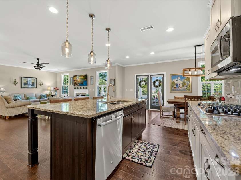 804 Sardis Lane, Charlotte, NC 28270.  MLS# CAR4405846, YatesRealty ID 39783. 