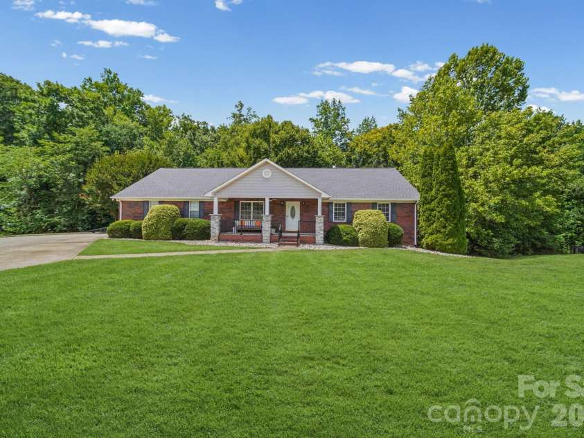 2013 Silvertip Court, Belmont, NC 28012.  MLS# CAR4405875, YatesRealty ID 39784. 