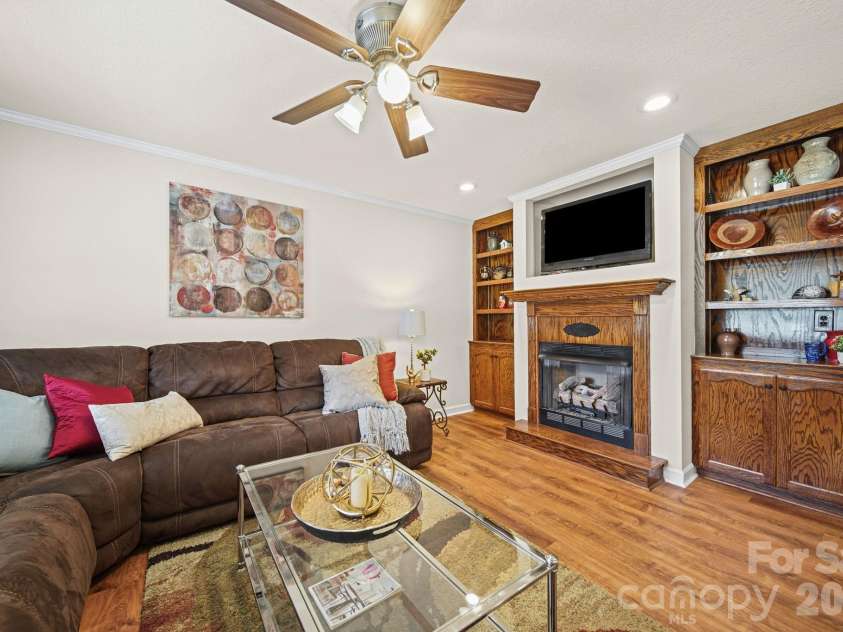 2013 Silvertip Court, Belmont, NC 28012.  MLS# CAR4405875, YatesRealty ID 39784. 