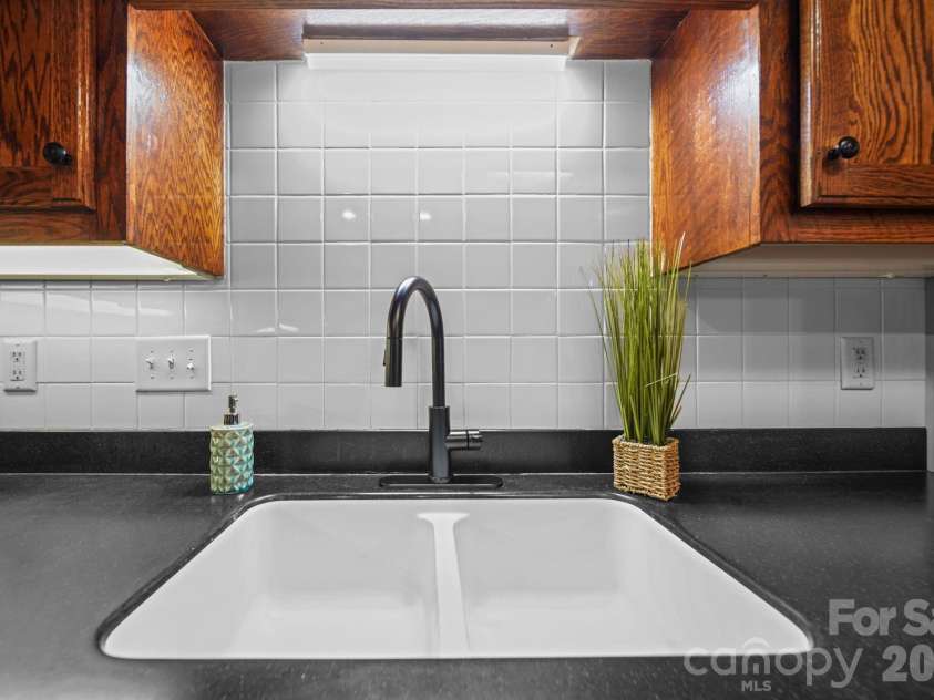 2013 Silvertip Court, Belmont, NC 28012.  MLS# CAR4405875, YatesRealty ID 39784. 
