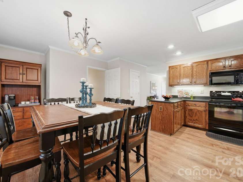 2013 Silvertip Court, Belmont, NC 28012.  MLS# CAR4405875, YatesRealty ID 39784. 