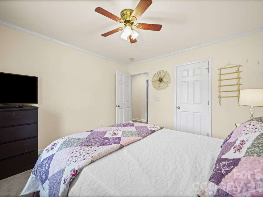 2013 Silvertip Court, Belmont, NC 28012.  MLS# CAR4405875, YatesRealty ID 39784. 