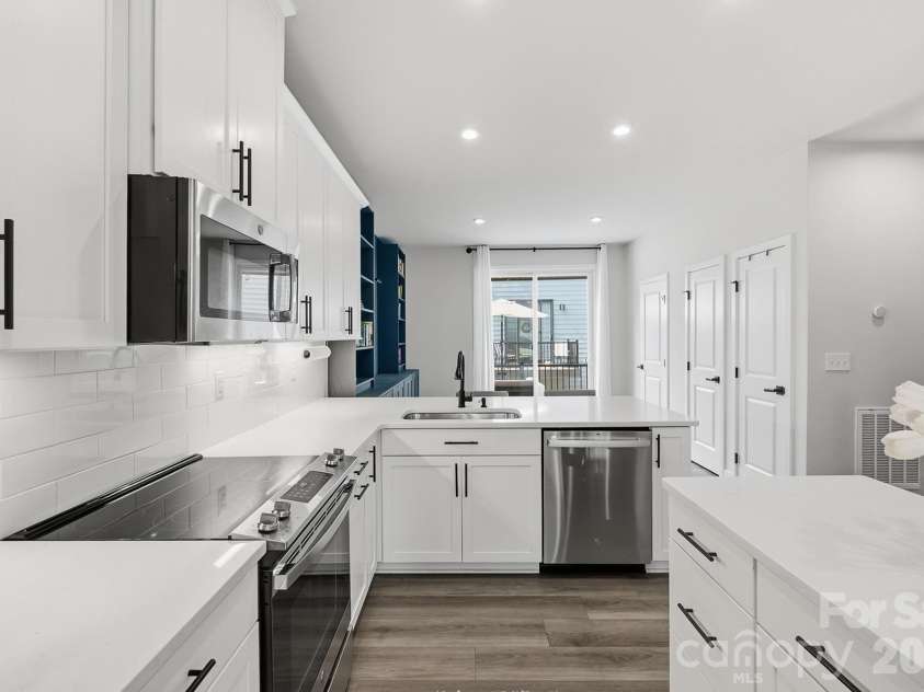 1063 Simcoe Lane, Charlotte, NC 28217.  MLS# CAR4405838, YatesRealty ID 39787. 