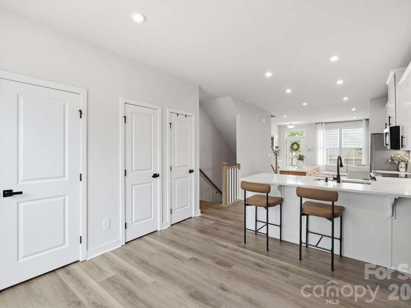 1063 Simcoe Lane, Charlotte, NC 28217.  MLS# CAR4405838, YatesRealty ID 39787. 