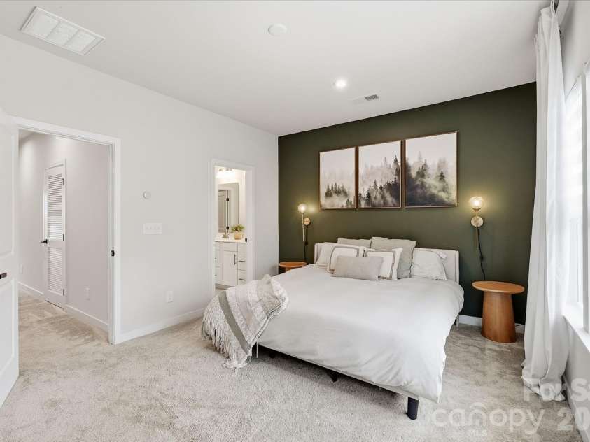 1063 Simcoe Lane, Charlotte, NC 28217.  MLS# CAR4405838, YatesRealty ID 39787. 