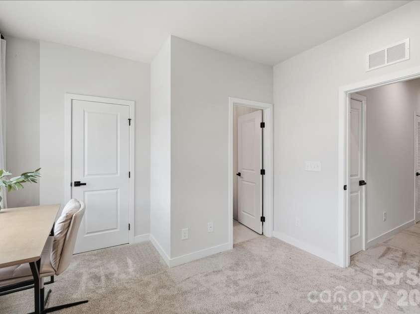 1063 Simcoe Lane, Charlotte, NC 28217.  MLS# CAR4405838, YatesRealty ID 39787. 