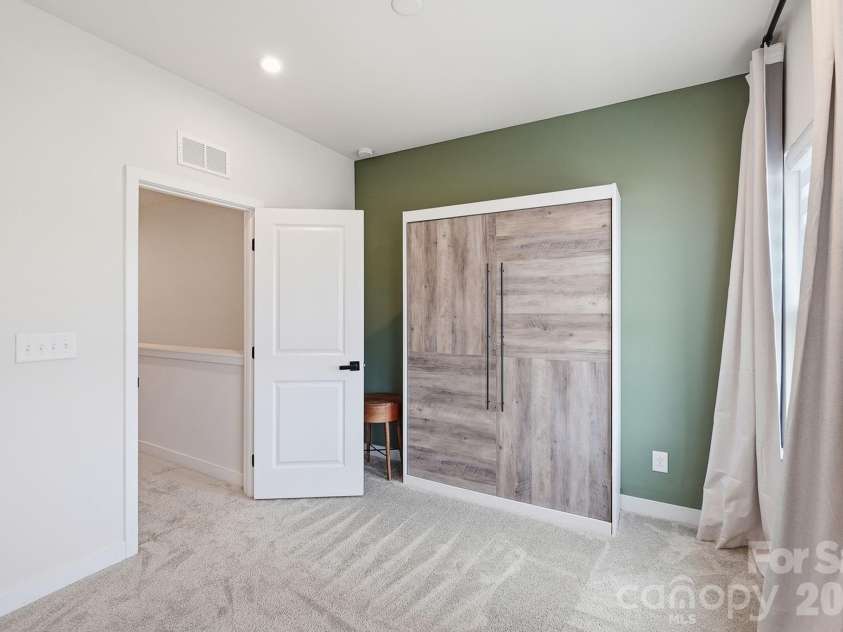 1063 Simcoe Lane, Charlotte, NC 28217.  MLS# CAR4405838, YatesRealty ID 39787. 