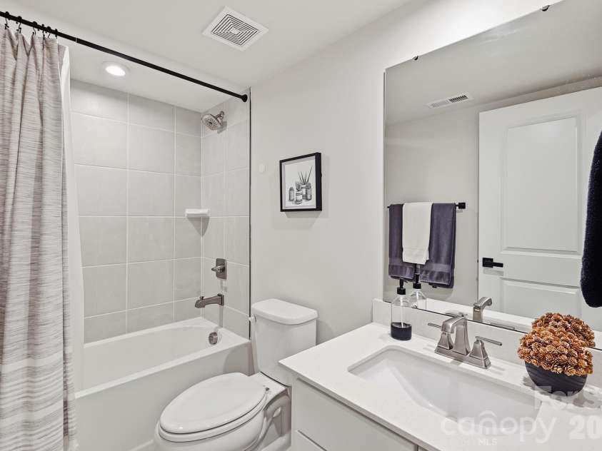 1063 Simcoe Lane, Charlotte, NC 28217.  MLS# CAR4405838, YatesRealty ID 39787. 