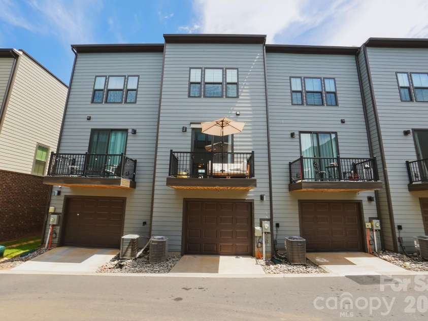 1063 Simcoe Lane, Charlotte, NC 28217.  MLS# CAR4405838, YatesRealty ID 39787. 