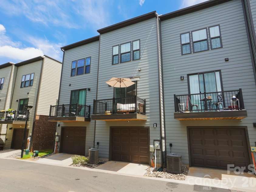 1063 Simcoe Lane, Charlotte, NC 28217.  MLS# CAR4405838, YatesRealty ID 39787. 