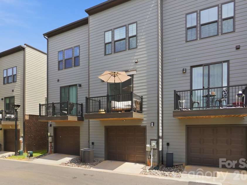 1063 Simcoe Lane, Charlotte, NC 28217.  MLS# CAR4405838, YatesRealty ID 39787. 