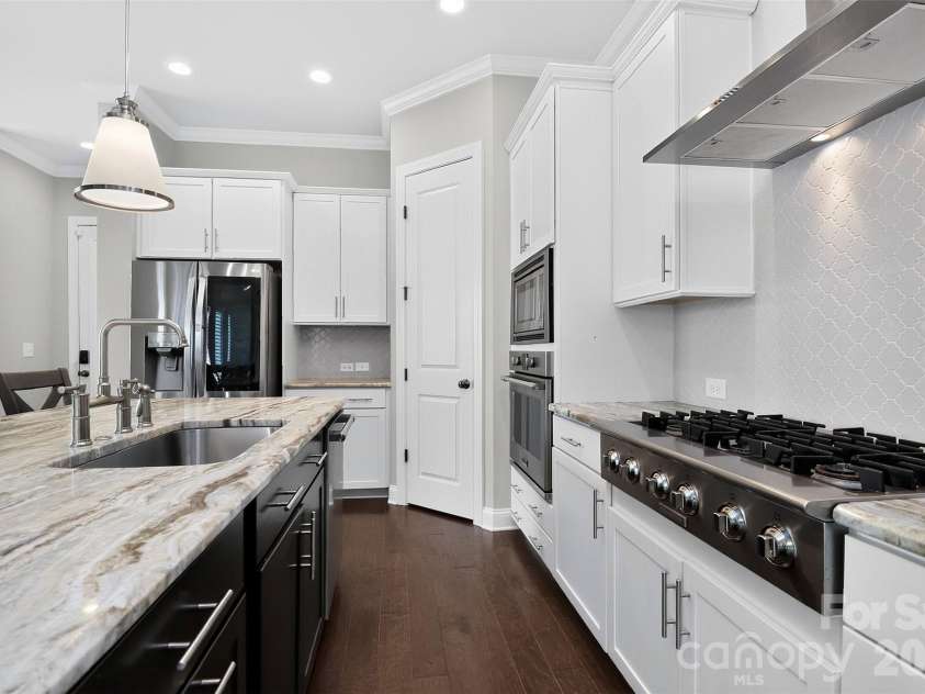 8910 Matthews Farm Lane, Charlotte, NC 28277.  MLS# CAR4405727, YatesRealty ID 39788. 