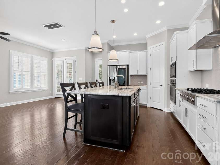 8910 Matthews Farm Lane, Charlotte, NC 28277.  MLS# CAR4405727, YatesRealty ID 39788. 