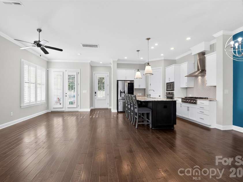 8910 Matthews Farm Lane, Charlotte, NC 28277.  MLS# CAR4405727, YatesRealty ID 39788. 