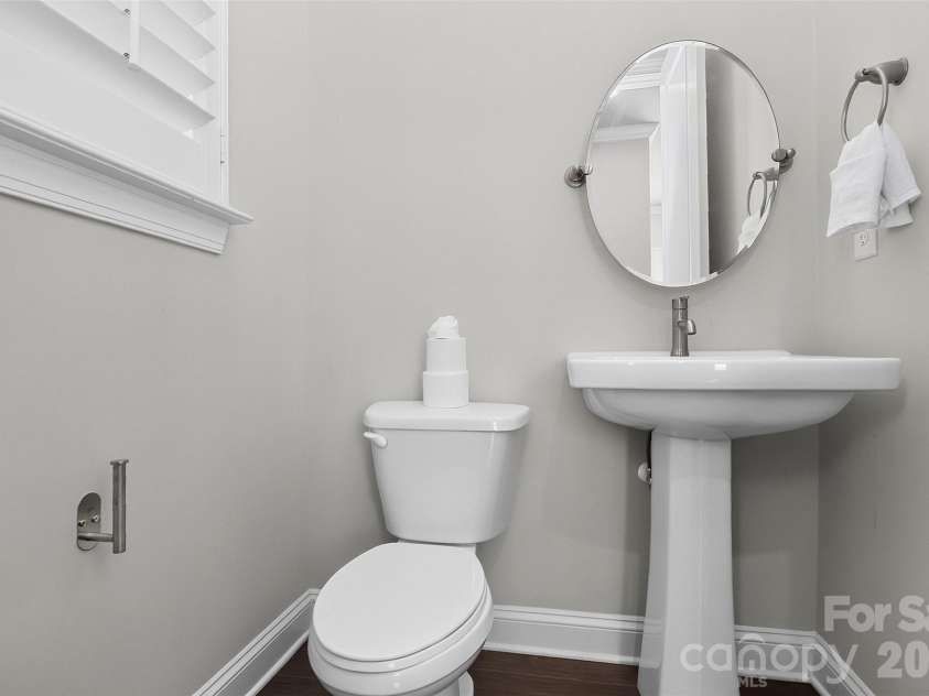8910 Matthews Farm Lane, Charlotte, NC 28277.  MLS# CAR4405727, YatesRealty ID 39788. 