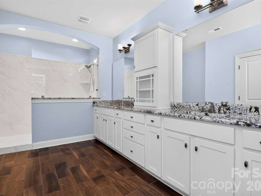8910 Matthews Farm Lane, Charlotte, NC 28277.  MLS# CAR4405727, YatesRealty ID 39788. 
