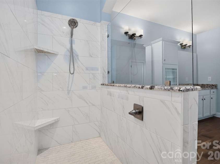 8910 Matthews Farm Lane, Charlotte, NC 28277.  MLS# CAR4405727, YatesRealty ID 39788. 