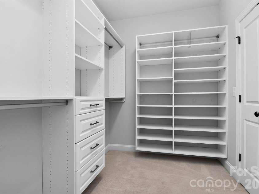 8910 Matthews Farm Lane, Charlotte, NC 28277.  MLS# CAR4405727, YatesRealty ID 39788. 