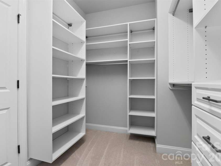 8910 Matthews Farm Lane, Charlotte, NC 28277.  MLS# CAR4405727, YatesRealty ID 39788. 