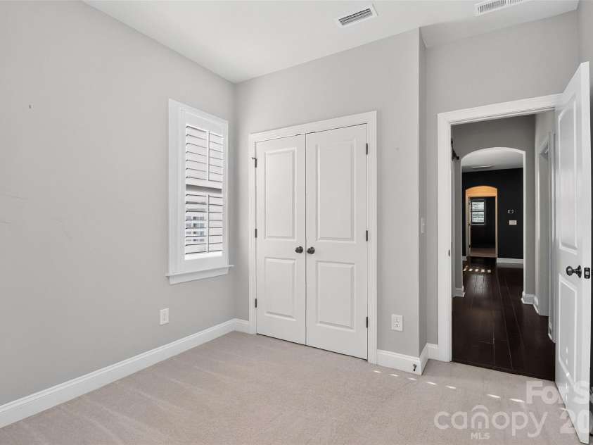 8910 Matthews Farm Lane, Charlotte, NC 28277.  MLS# CAR4405727, YatesRealty ID 39788. 