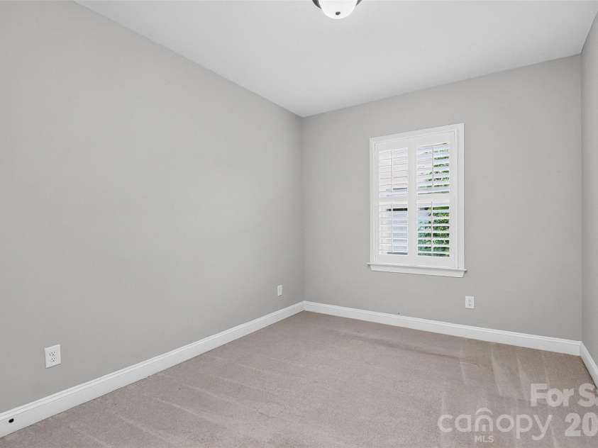 8910 Matthews Farm Lane, Charlotte, NC 28277.  MLS# CAR4405727, YatesRealty ID 39788. 